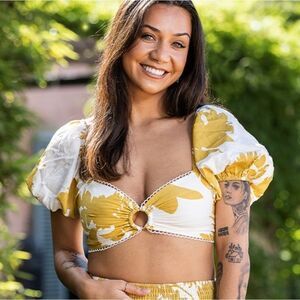 NWT One And Only Mustard Yellow Floral Prairie